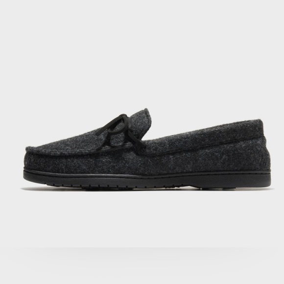 **CLEARANCE** DLUXE by DEARFOAMS - Men’s Slippers. - Picture 3 of 9